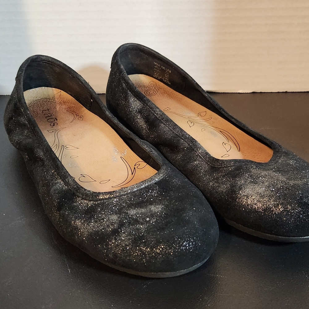 Taos Rascal Black Silver Metallic Size 9 Flats